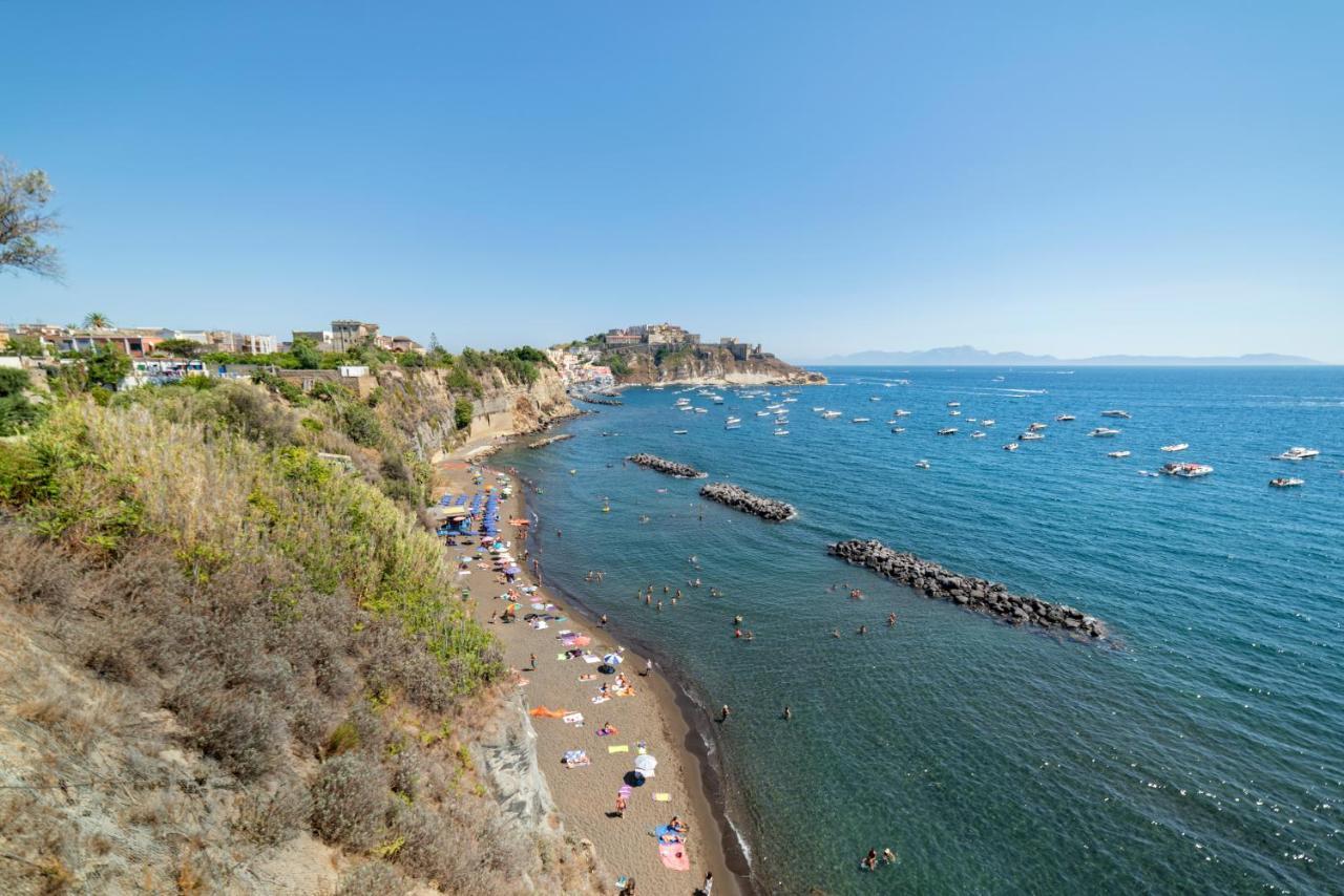 Controvento In Villa Eldorado Procida Bagian luar foto