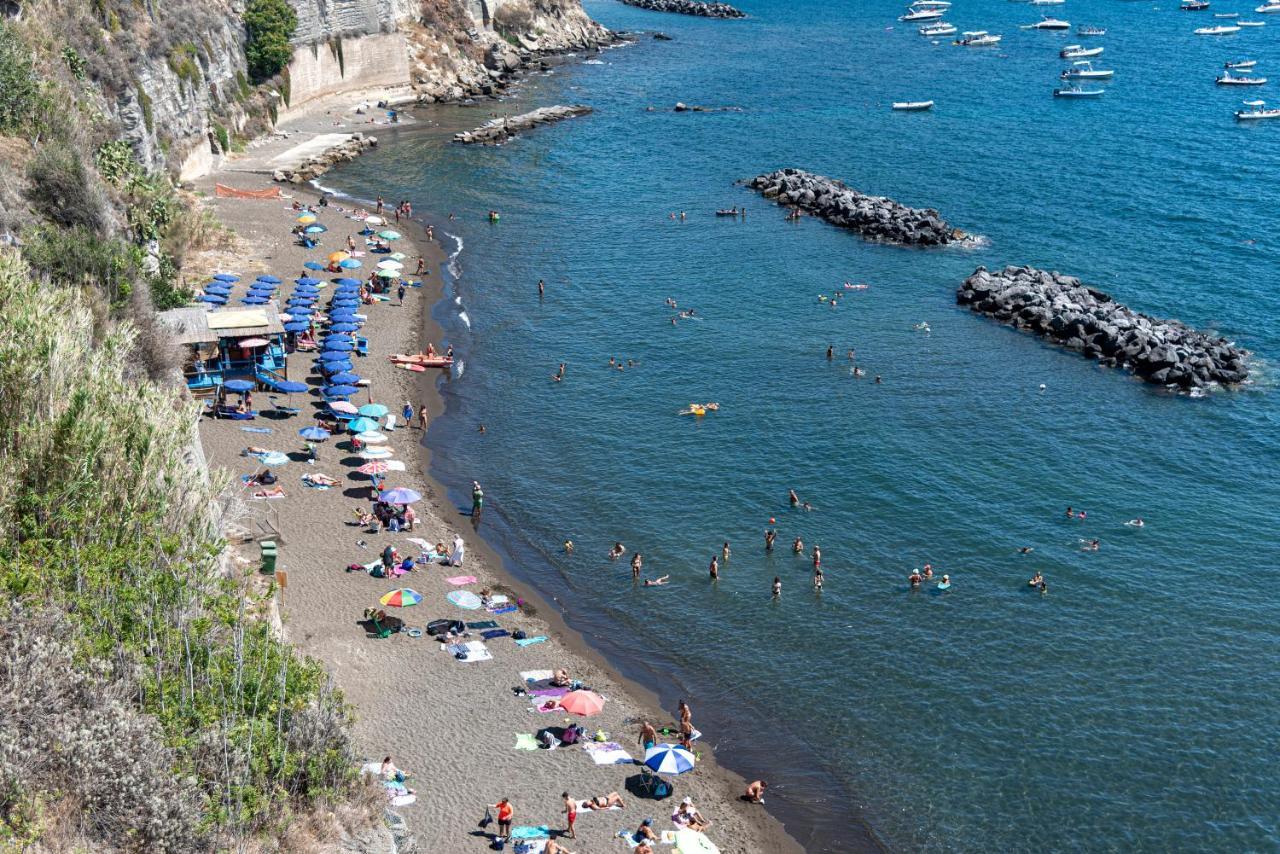 Controvento In Villa Eldorado Procida Bagian luar foto
